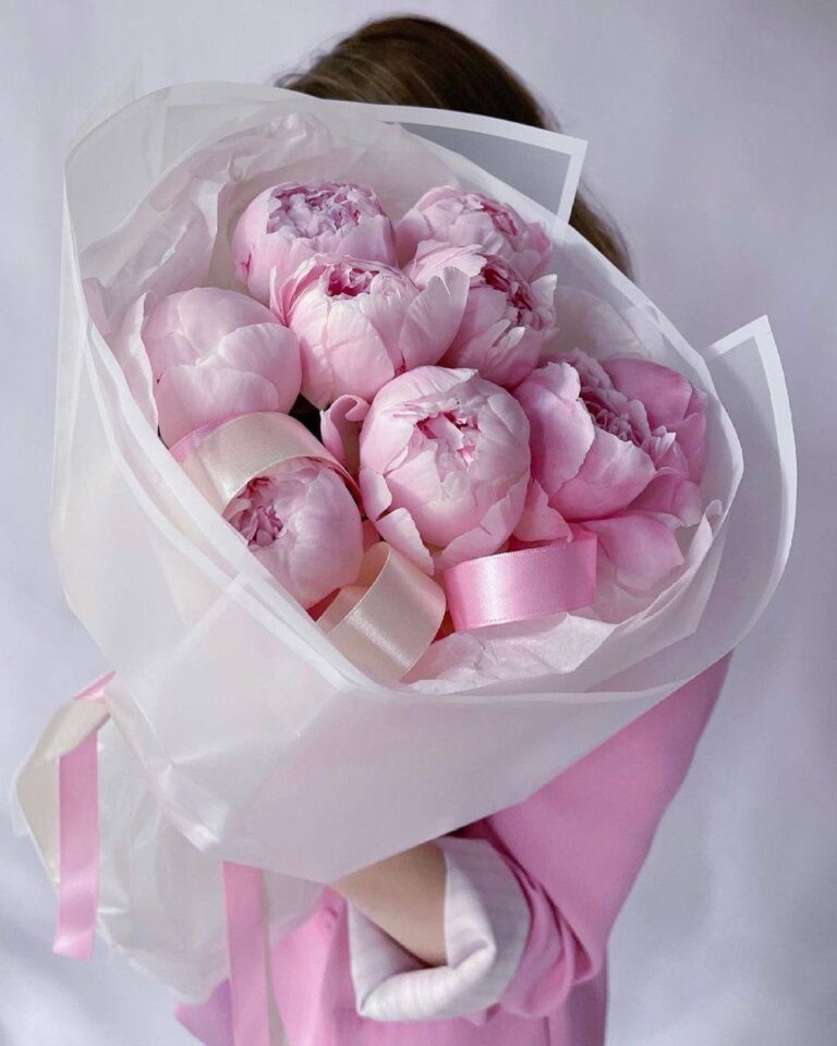 Сезон півоній для букетів: Чарівність у кожній квітці Peon